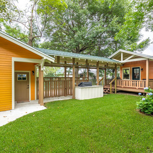 Design ideas for a small arts and crafts detached garden shed in Miami.