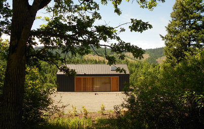 A Modern Tractor Shed Stakes Its Claim in the Landscape