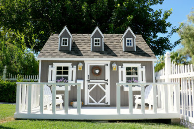 Inspiration for a mid-sized cottage shed remodel in Las Vegas