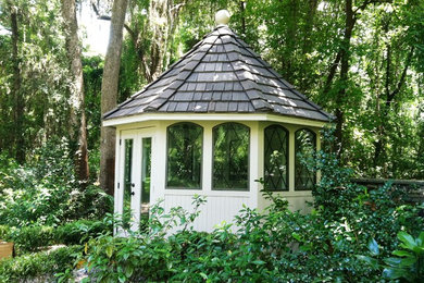 Example of a classic detached shed design in Jacksonville