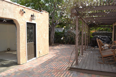 ロサンゼルスにあるコンテンポラリースタイルのおしゃれな物置小屋・庭小屋の写真