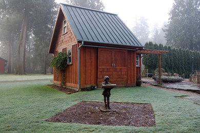 シアトルにある中くらいなラスティックスタイルのおしゃれなガーデニング小屋の写真