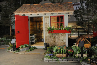 ニューヨークにあるトラディショナルスタイルのおしゃれな物置小屋・庭小屋の写真