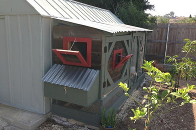 ソルトレイクシティにあるカントリー風のおしゃれな物置小屋・庭小屋の写真