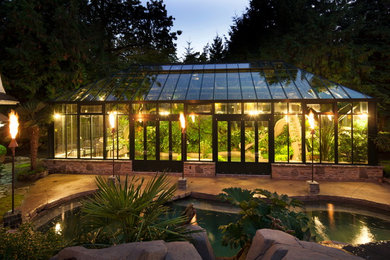 Cette photo montre un grand abri de jardin séparé moderne.