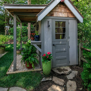 Inspiration pour un abri de jardin séparé rustique de taille moyenne avec un abri de jardin.