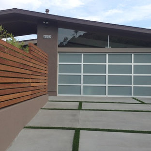 This is an example of a midcentury shed and granny flat in San Diego.