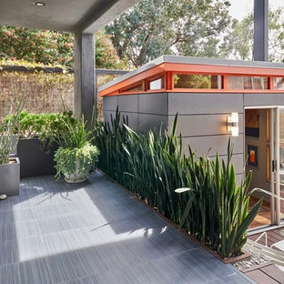 Inspiration for a small midcentury detached granny flat in San Diego.