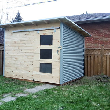 Modern Backyard Shed in Steel and Wood