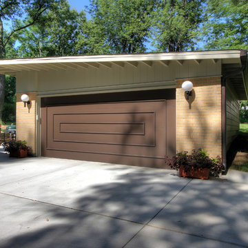 Modern Detached Garage