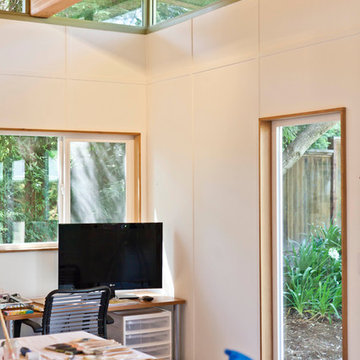 Modern-Shed Art Studio | Interior