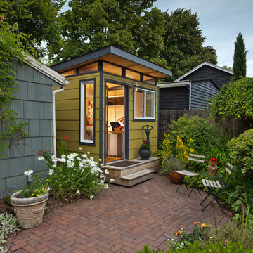 Modern-Shed Home Office