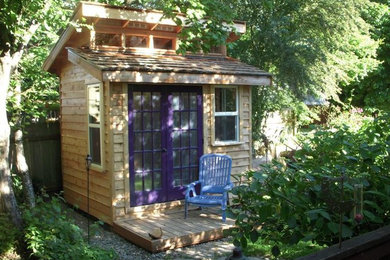 ポートランドにあるラスティックスタイルのおしゃれな物置小屋・庭小屋の写真