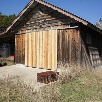 Norton Residence: sliding barn doors