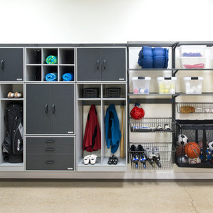 Inspiration for a timeless shed remodel in Cincinnati