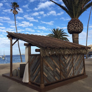 Small beach style detached shed and granny flat in San Diego.