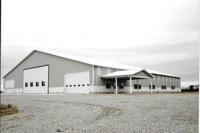 Expansive industrial detached barn in Chicago.