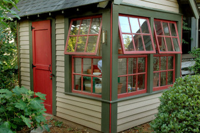 アトランタにあるヴィクトリアン調のおしゃれな物置小屋・庭小屋の写真