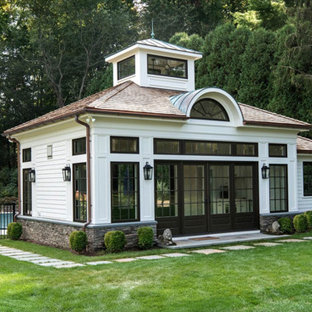 Example of a classic detached guesthouse design in New York