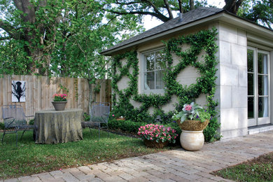 Guesthouse - traditional detached guesthouse idea in New Orleans