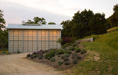 Houzz Tour: Family Matters in a Barn-Turned-Guesthouse