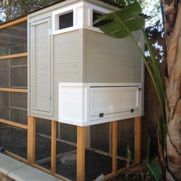 Sleek Beach Garden Chicken Coop With Run