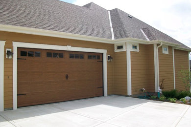 Inspiration for a timeless garage remodel in Milwaukee
