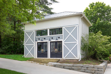 Mid-sized elegant detached shed photo in Columbus