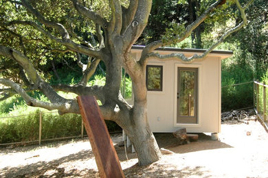 This is an example of a contemporary garden shed and building in San Francisco.