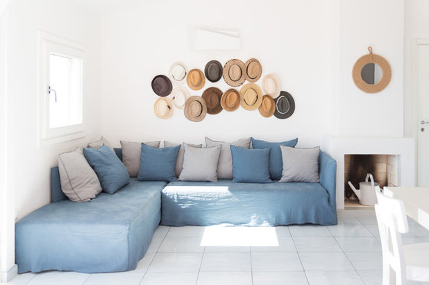 Beach Style Living Room by Giulia Mandetta Architetto