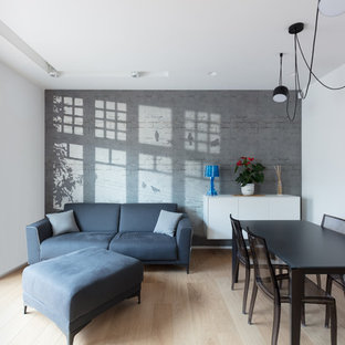 Ispirazione per un soggiorno minimal con sala formale, pareti bianche, parquet chiaro e pavimento beige