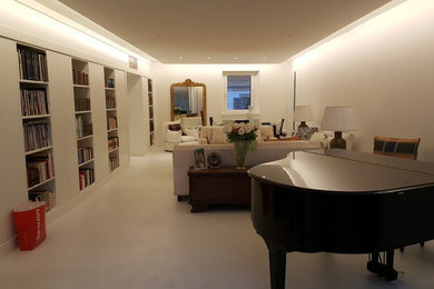 Photo of a contemporary living room in Venice.
