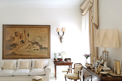 Idee per un ampio soggiorno classico con sala formale, pareti bianche, pavimento in marmo e pavimento bianco