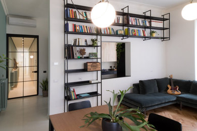 Idee per un soggiorno aperto con libreria, pavimento in cemento e pavimento beige