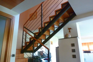 他の地域にあるコンテンポラリースタイルのおしゃれな階段の写真