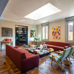 Ispirazione per un grande soggiorno minimal aperto con pareti grigie, parquet scuro, camino classico, cornice del camino in metallo, nessuna TV e pavimento marrone