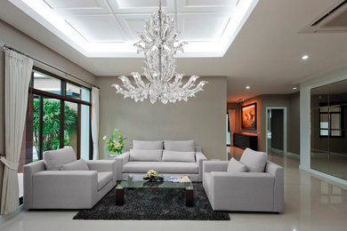 Immagine di un soggiorno design con pareti grigie e pavimento in gres porcellanato