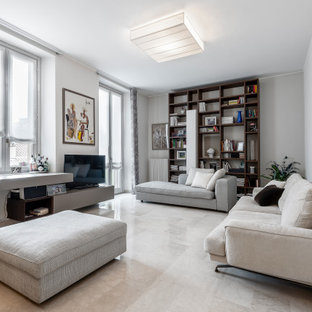 Foto di un soggiorno design con pareti bianche, nessun camino, TV autoportante e pavimento beige