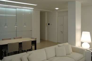 Esempio di un soggiorno moderno di medie dimensioni con pareti bianche e pavimento in gres porcellanato