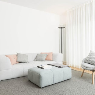 Ispirazione per un soggiorno scandinavo con sala formale, pareti bianche, parquet chiaro e pavimento beige