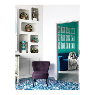 Eklektisches Wohnzimmer mit Keramikboden und türkisem Boden in Mailand