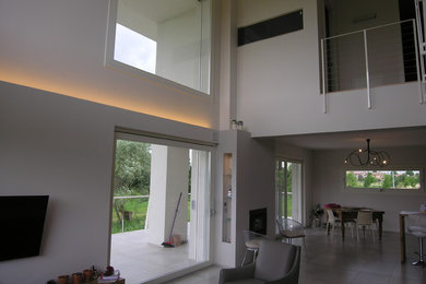 This is an example of a contemporary living room in Bologna.