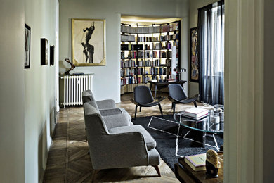 Repräsentatives, Fernseherloses, Abgetrenntes Modernes Wohnzimmer mit grüner Wandfarbe in Mailand