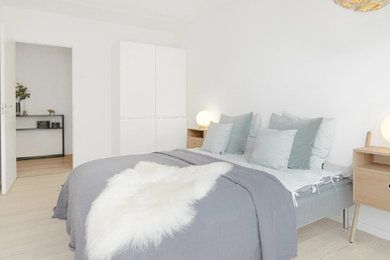 This is an example of a contemporary bedroom in Aarhus.