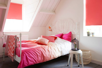 コペンハーゲンにあるコンテンポラリースタイルのおしゃれな寝室