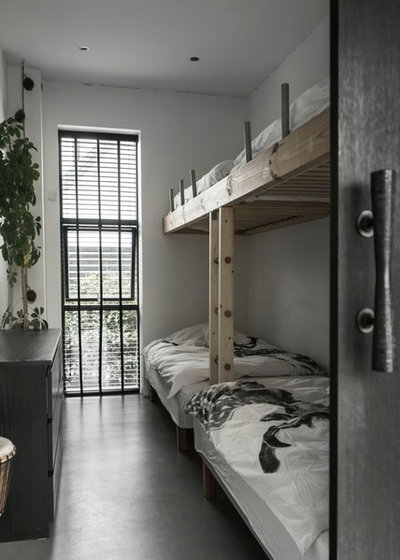 Modern Bedroom by Living Luxury