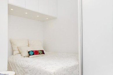 ストックホルムにある北欧スタイルのおしゃれな寝室のレイアウト