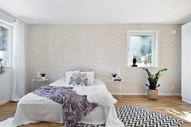 Inspiration for a modern bedroom in Gothenburg.