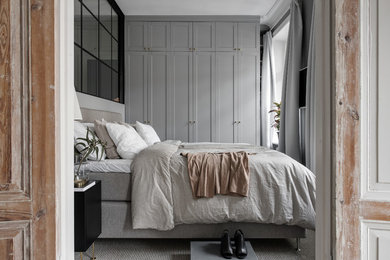 ヨーテボリにある北欧スタイルのおしゃれな寝室のインテリア