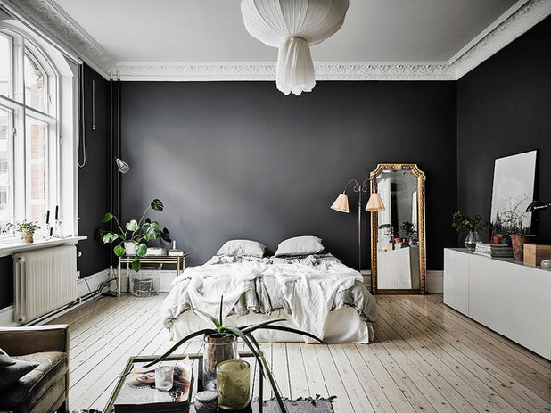 Scandinavian Bedroom by Entrance Fastighetsmäkleri